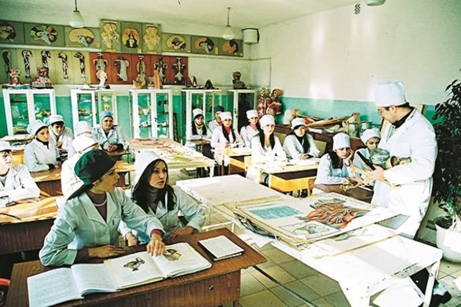 State medical university. Грузинский медицинский университет. Грузия медицинский вуз внутри. Эль Кувейт мед университет. Грузинский медицинский университет на русском языке.